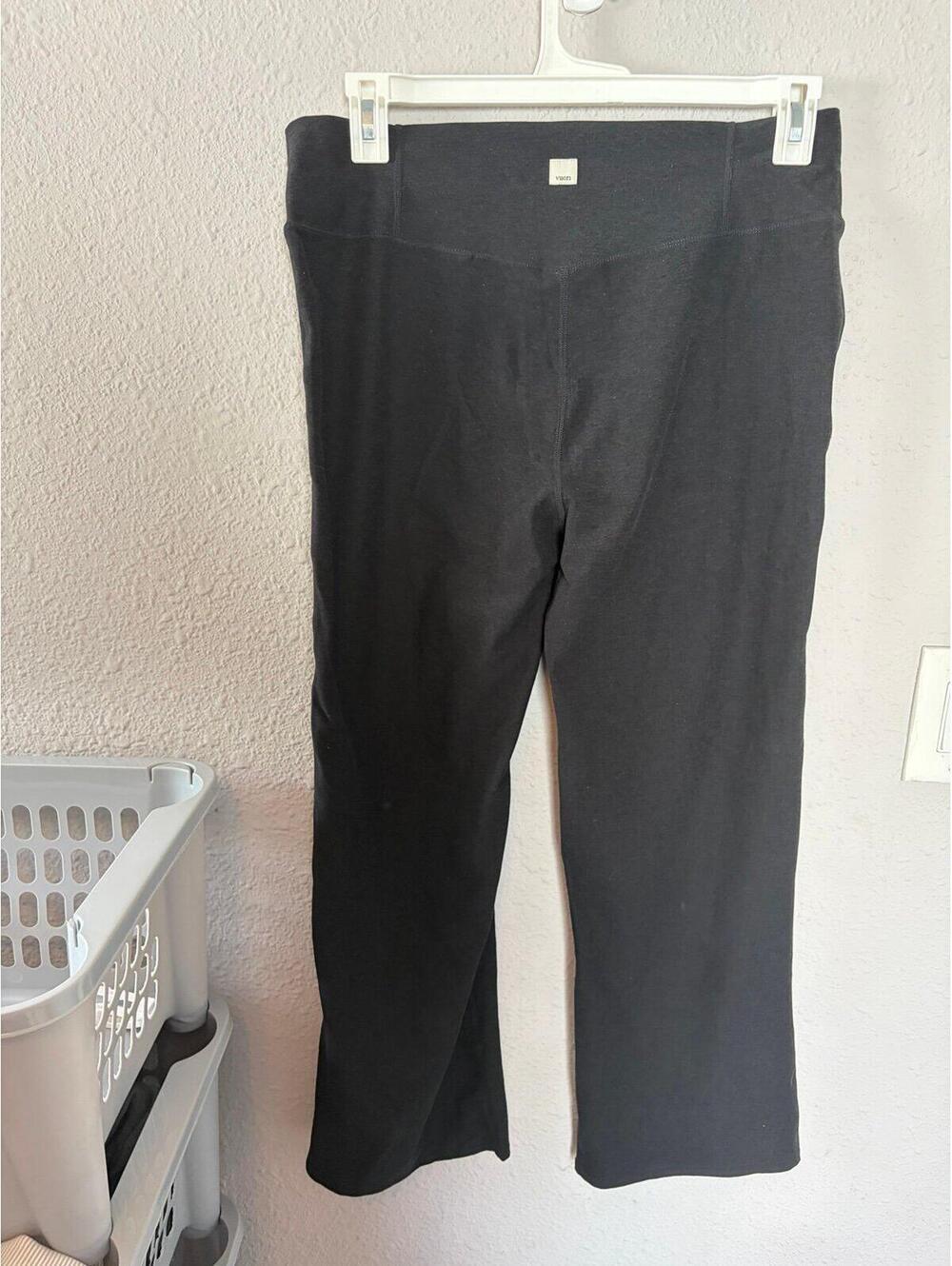 Vuori Wide Leg Yoga Pants Heathered Black. Best for an XL. Tags removed. Waist m